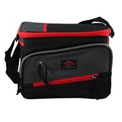 Сумка-холодильник Thermos Berkley 6 Can Cooler Red Сумка-холодильник Thermos Berkley 6 Can Cooler RedСумки-холодильники<br>Термосумка модели Thermos (Термос) Berkley 6 Can Cooler Red выполнена в удобной форме, крышка практически полностью расстегивается, что открывает большое пространство для вмещения продуктов в контейнер. Сдержанный дизайн конструкции и интересное сочетание черного и красного цветов делают термосумку подходящей для использования мужчинами и женщинами.<br>Основные достоинства рассматриваемой модели сумки-термоса от Thermos:<br><br>Изолирующий слой позволяет сохранять свежесть и температуру продуктов.<br>Внешняя ткань устойчива к загрязнениям и легка в уходе, внутренняя поверхность гигиенична и непромокаема.<br>Застежка молния создает необходимые условия для изоляции.<br>Прочные ручки.<br>Устойчивое дно сумки выполнено из материала, защищающего от пачкающих поверхностей.<br>Удобная молния для быстрого доступа.<br><br>Сумки-термосы от торговой марки Thermos станут для вас отличными спутницами в путешествии или на пикнике, где они просто незаменимы благодаря своим эксплуатационным свойствам и пользовательским характеристикам. Данные аксессуары помимо того, что имеют большое количество дополнительных отделений, карманов для всяких мелочей и косметичку, при хранении удобно складываются.<br><br>Страна: Великобритания<br>Объем, л: 6<br>Мощность, Вт: Нет<br>Питание, В: Нет<br>Темп. max, С: None<br>Темп. min, С: None<br>Габариты ВxШxД, мм: 225x165x178<br>Вес, кг: 1<br>Гарантия: 6 месяцев<br>Кабель питания: Нет<br>Назначение: Сумкахолодильник