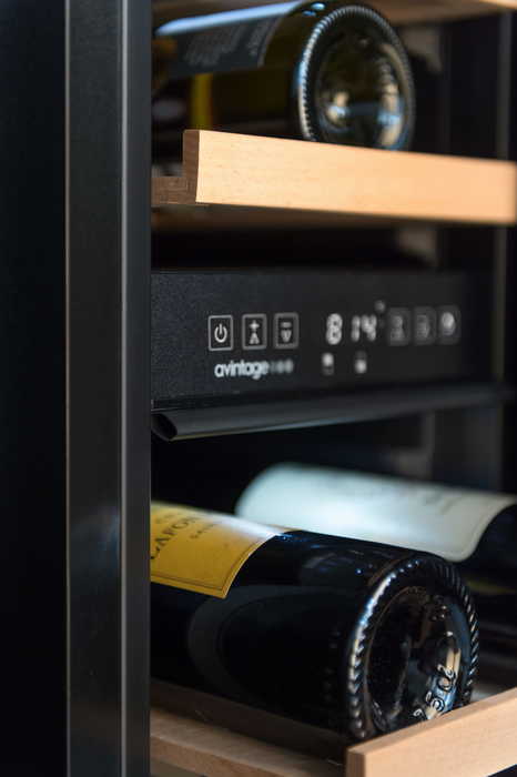 Встраиваемый винный шкаф Avintage AVU31DHD, цвет черный - фото 4