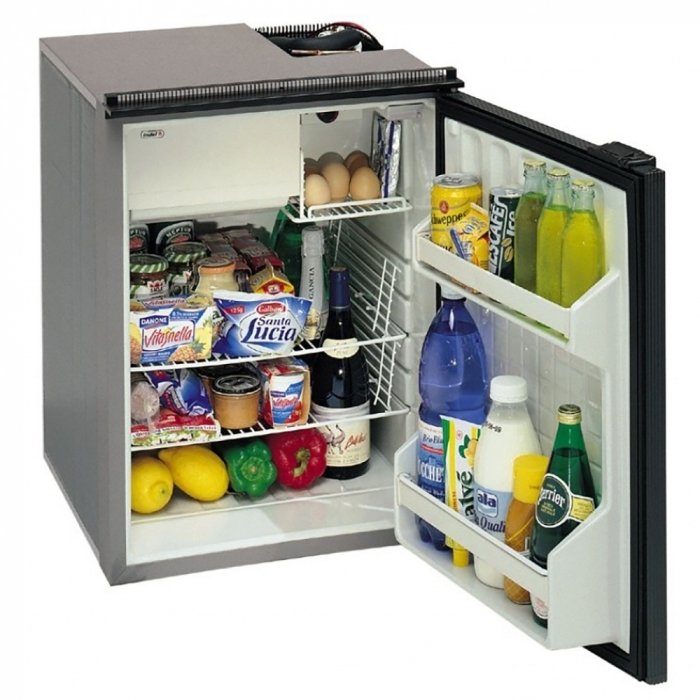 Вместительный автомобильный холодильник Indel B