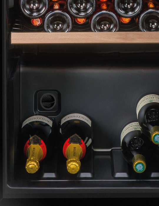 Отдельностоящий винный шкаф 101-200 бутылок LaSommeliere CTPNE120, цвет черный - фото 5