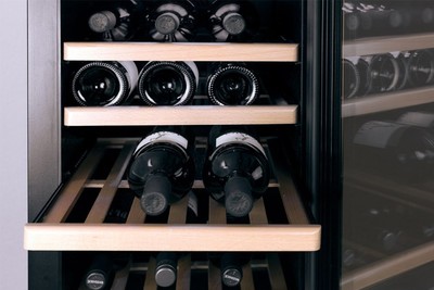 Отдельностоящий винный шкаф 22-50 бутылок CASO WineComfort 38 black фото #2