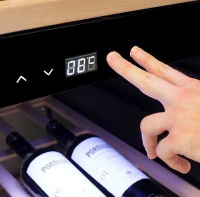 Отдельностоящий винный шкаф 101-200 бутылок CASO WineExclusive 126 Smart фото #3