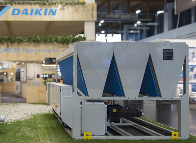 Чиллер с воздушным охлаждением Daikin EWAT085B-XSB1 фото #4